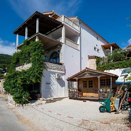 アパート Komarna Komarna Iii *